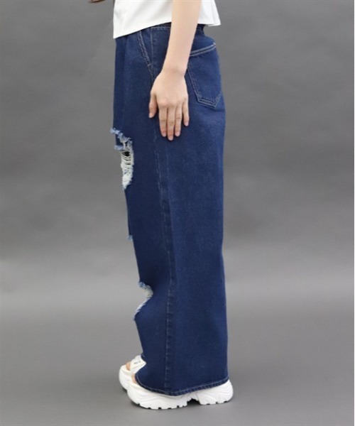 axes femme POETIQUE（アクシーズファムポエティック）の「ダメージデニムルーズパンツ（デニムパンツ・レディース・ブラック/パープル/インディゴブルー・MEDIUM）」の5枚目の写真