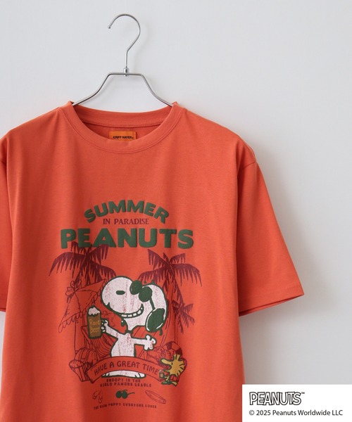 KRIFF MAYER(クリフメイヤー)の「KRIFFMAYER スヌーピープリントT(乾杯)(Tシャツ/カットソー・メンズ・レッド/チャコール/オフホワイト/ブルー/マルチ・M/L/XL)」の4枚目の写真