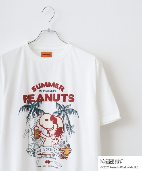 KRIFF MAYER(クリフメイヤー)の「KRIFFMAYER スヌーピープリントT(乾杯)(Tシャツ/カットソー・メンズ・レッド/チャコール/オフホワイト/ブルー/マルチ・M/L/XL)」の1枚目の写真