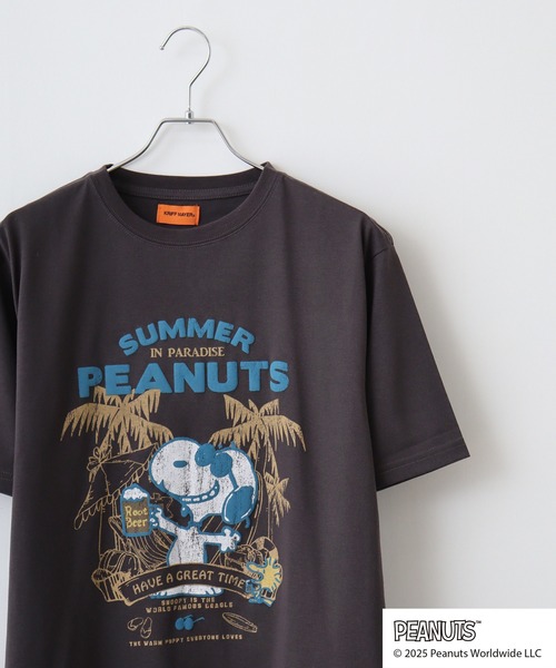 KRIFF MAYER(クリフメイヤー)の「KRIFFMAYER スヌーピープリントT(乾杯)(Tシャツ/カットソー・メンズ・レッド/チャコール/オフホワイト/ブルー/マルチ・M/L/XL)」の2枚目の写真