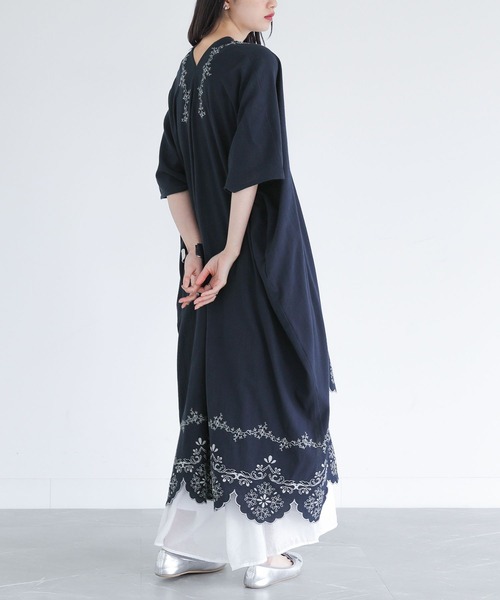 somari imagination(ソマリ イマジネーション)の「『カットワーク刺繍カフタンワンピース』(ワンピース・レディース・ネイビー/ピンク・FREE)」の11枚目の写真