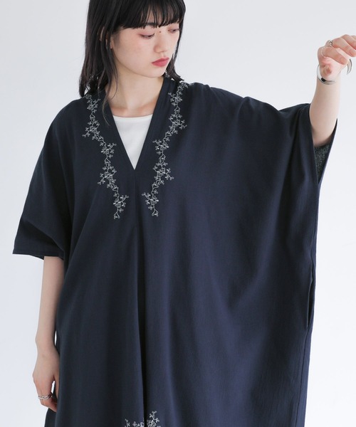 somari imagination(ソマリ イマジネーション)の「『カットワーク刺繍カフタンワンピース』(ワンピース・レディース・ネイビー/ピンク・FREE)」の15枚目の写真