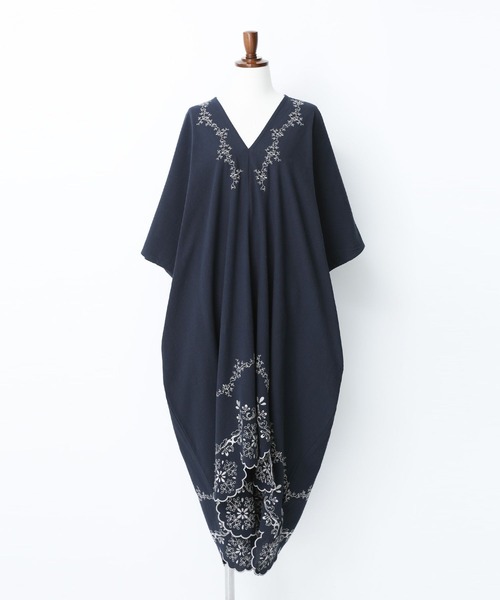カットワーク刺繍カフタンワンピース』（ワンピース）｜somari