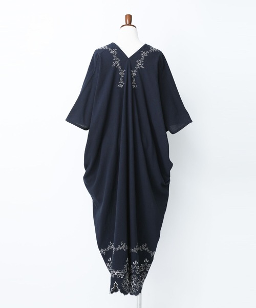 somari imagination(ソマリ イマジネーション)の「『カットワーク刺繍カフタンワンピース』(ワンピース・レディース・ネイビー/ピンク・FREE)」の20枚目の写真