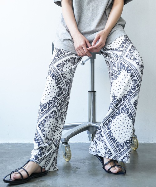 mili an deni(ミリアンデニ)の「ペイズリー&ドットカットプリーツパンツ(その他パンツ・レディース・アイボリー/ブラック系その他/ホワイト/ブラック・M)」の5枚目の写真