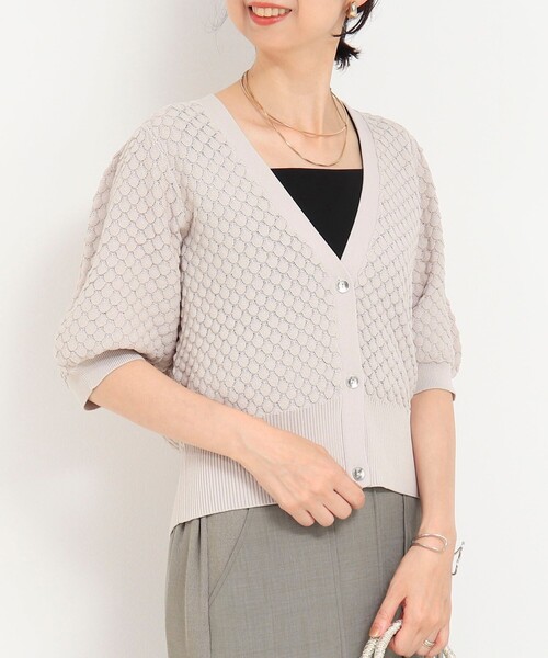 MICO COULIER（ミコクリエ）の「立体編柄Vネックカーディガン（カーディガン/ボレロ・レディース・ブラウン/グレイッシュベージュ/ライトグレー・38）」の3枚目の写真