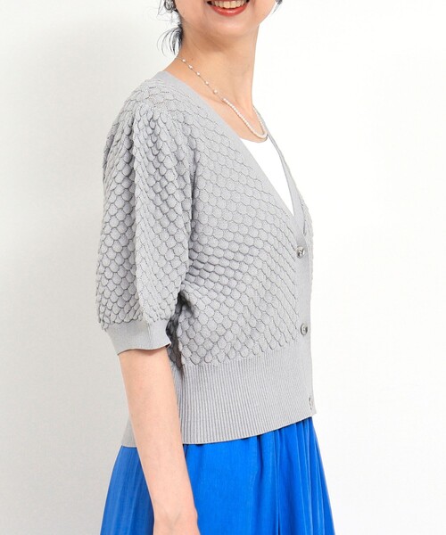 MICO COULIER（ミコクリエ）の「立体編柄Vネックカーディガン（カーディガン/ボレロ・レディース・ブラウン/グレイッシュベージュ/ライトグレー・38）」の12枚目の写真