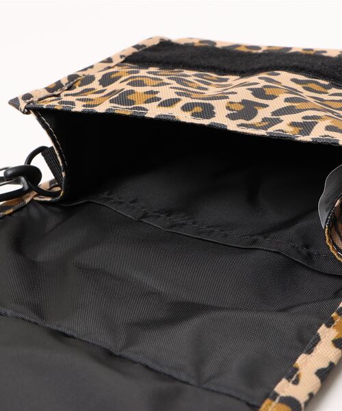 KELTY(ケルティ)の「スクエアフォルムが可愛いミニポーチ【KELTY】MINI HERITAGE POUCH(ショルダーバッグ・レディース・オリーブ/ブラウン系その他/セージグリーン/その他/アニマル/レオパード/タン/その他2/その他1/マスタード/ネイビー/モカ/ダークグレー/ブラック・ONE SIZE)」の17枚目の写真