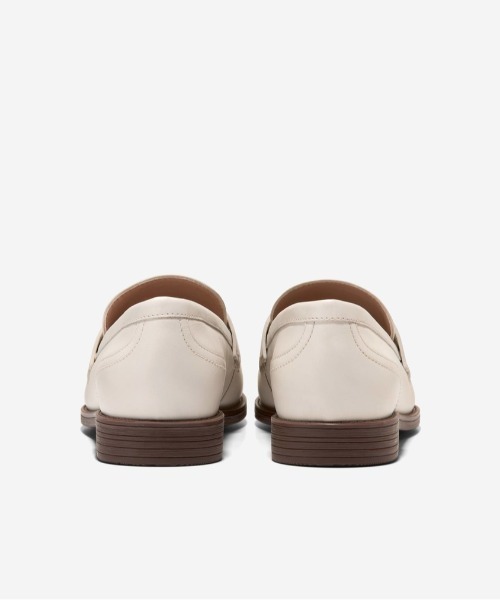 COLE HAAN(コールハーン)の「スタッシ キルティ ローファー womens(ローファー・レディース・ホワイト・7/7.5/6/6.5/8/5.5/5)」の4枚目の写真