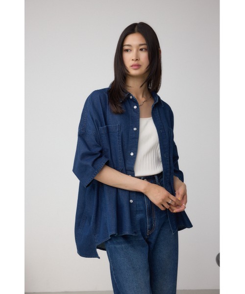 AZUL by moussy（アズールバイマウジー）の「C/T冷感デニムドルマンシャツ（シャツ/ブラウス・レディース・ブルー/ダークブルー・FREE）」の12枚目の写真