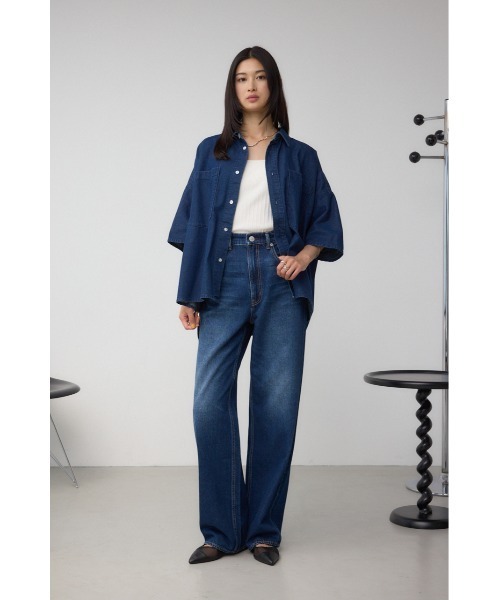AZUL by moussy（アズールバイマウジー）の「C/T冷感デニムドルマンシャツ（シャツ/ブラウス・レディース・ブルー/ダークブルー・FREE）」の11枚目の写真