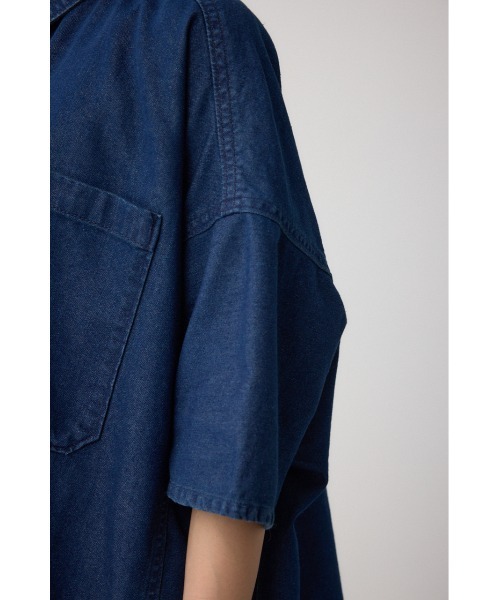 AZUL by moussy（アズールバイマウジー）の「C/T冷感デニムドルマンシャツ（シャツ/ブラウス・レディース・ブルー/ダークブルー・FREE）」の5枚目の写真