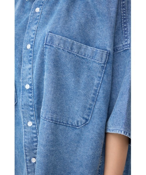 AZUL by moussy（アズールバイマウジー）の「C/T冷感デニムドルマンシャツ（シャツ/ブラウス・レディース・ブルー/ダークブルー・FREE）」の15枚目の写真