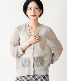 さりげないラメと透け感で、上品に肌見せ。大人の余裕が漂うメッシュ編みラメニットカーディガン。羽織るだけで“こなれ感”が完成。カジュアルにもきれいめにもマッチする、夏の万能ラメニット。