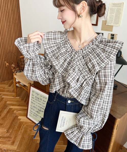 moment+(モーメントプラス)の「2WAYオフショルフリル長袖チェックブラウス(シャツ/ブラウス・レディース・ブラウン/アイボリー/ブラック/ネイビー/ベージュ/ピンク・M/L)」の18枚目の写真