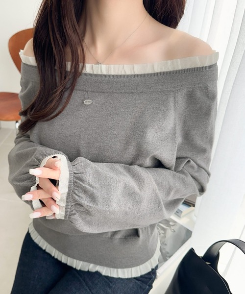 mily bilet(ミウィビレット)の「【mily bilet】大人の甘さをひとさじ。マルチWAYロゴシェルボタン使い裾フリルリボンニットプルオーバー(オフショル可)(ニット/セーター・レディース・ブラウン/ブラック/アイボリー/グレー・LARGE/MEDIUM/SMALL/X-LARGE)」の6枚目の写真