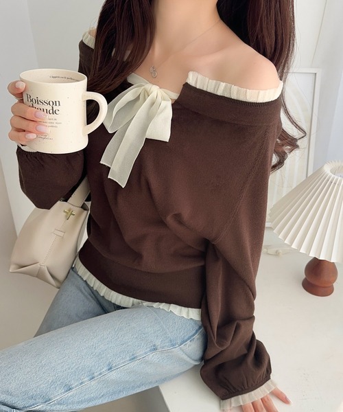 mily bilet(ミウィビレット)の「【mily bilet】大人の甘さをひとさじ。マルチWAYロゴシェルボタン使い裾フリルリボンニットプルオーバー(オフショル可)(ニット/セーター・レディース・ブラウン/ブラック/アイボリー/グレー・LARGE/MEDIUM/SMALL/X-LARGE)」の14枚目の写真