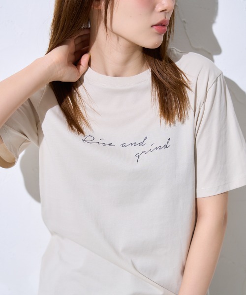 TRIANGLE PALETTE（トライアングルパレット）の「手描き風ロゴ 半袖サイロTシャツ/コットンTシャツ（Tシャツ/カットソー・レディース・ダークグレー/ブラック/グレイッシュベージュ/アイボリー/ブラウン・FREE）」の5枚目の写真