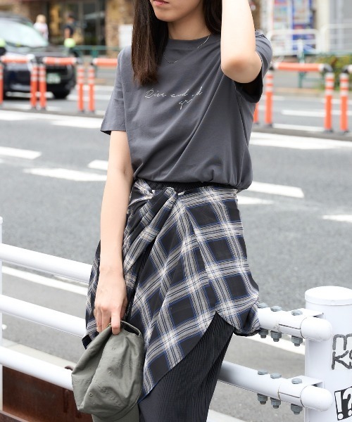 TRIANGLE PALETTE（トライアングルパレット）の「手描き風ロゴ 半袖サイロTシャツ/コットンTシャツ（Tシャツ/カットソー・レディース・ダークグレー/ブラック/グレイッシュベージュ/アイボリー/ブラウン・FREE）」の7枚目の写真