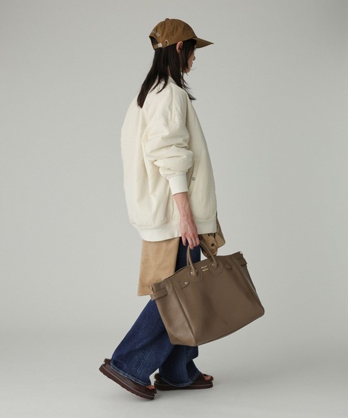 YOUNG&OLSEN The DRYGOODS STORE（ヤングアンドオルセン）の「【YOUNG＆OLSEN】BELTED TOTE M（ハンドバッグ・レディース・ブラック/ライトベージュ・フリー）」の21枚目の写真