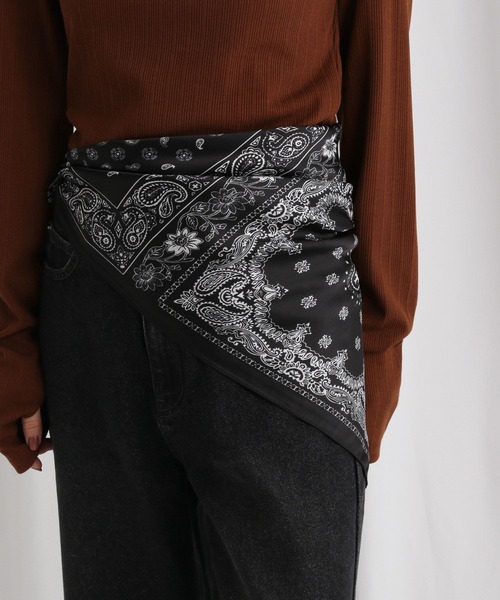 mysty woman（ミスティウーマン）の「ペイズリー柄スカーフ 598809（ストール/ショール・レディース・アイボリー/ブラック・FREE）」の2枚目の写真