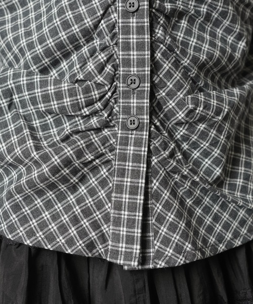 SPINNS(スピンズ)の「着るだけ細見え☆韓国っぽシャーリングタイトシャツ(シャツ/ブラウス・レディース・アイボリー/チャコール/ネイビー/ブラウン・ONESIZE)」の15枚目の写真