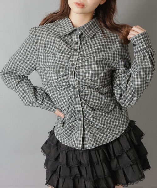 SPINNS(スピンズ)の「着るだけ細見え☆韓国っぽシャーリングタイトシャツ(シャツ/ブラウス・レディース・アイボリー/チャコール/ネイビー/ブラウン・ONESIZE)」の12枚目の写真