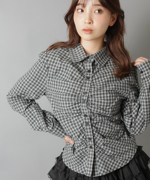 SPINNS(スピンズ)の「着るだけ細見え☆韓国っぽシャーリングタイトシャツ(シャツ/ブラウス・レディース・アイボリー/チャコール/ネイビー/ブラウン・ONESIZE)」の11枚目の写真