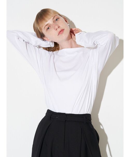 ELENDEEK(エレンディーク)の「ラウンドヘムカットソー(Tシャツ/カットソー・レディース・オフホワイト/チャコールグレー・FREE)」の6枚目の写真