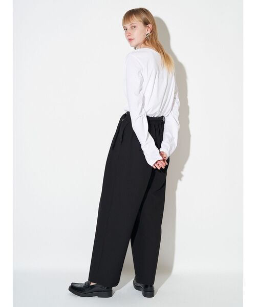 ELENDEEK(エレンディーク)の「ラウンドヘムカットソー(Tシャツ/カットソー・レディース・オフホワイト/チャコールグレー・FREE)」の9枚目の写真