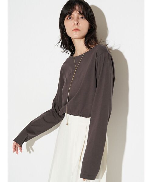 ELENDEEK(エレンディーク)の「ラウンドヘムカットソー(Tシャツ/カットソー・レディース・オフホワイト/チャコールグレー・FREE)」の11枚目の写真