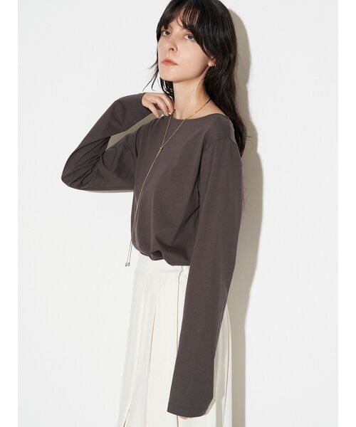 ELENDEEK(エレンディーク)の「ラウンドヘムカットソー(Tシャツ/カットソー・レディース・オフホワイト/チャコールグレー・FREE)」の14枚目の写真