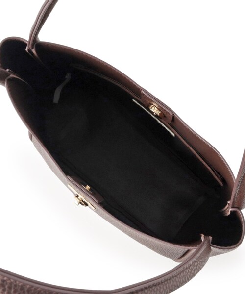 SHOO・LA・RUE(シューラルー)の「キーモチーフ付きトートバッグ(トートバッグ・レディース・ナチュラル/ブラック/ダークブラウン・00)」の6枚目の写真