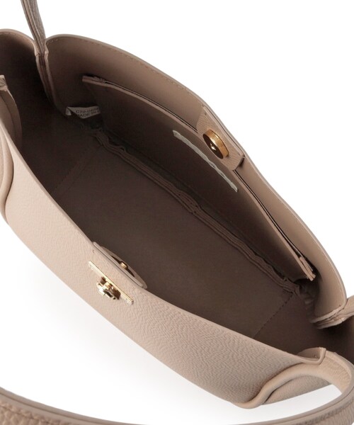 SHOO・LA・RUE(シューラルー)の「キーモチーフ付きトートバッグ(トートバッグ・レディース・ナチュラル/ブラック/ダークブラウン・00)」の7枚目の写真