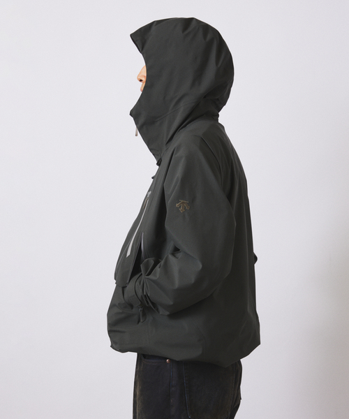 JOURNAL STANDARD relume(ジャーナルスタンダード レリューム)の「DESCENTE ALLTERRAIN 81 別注 ゴアテックスシェルジャケット ”ZENCHIKEI"(マウンテンパーカー・メンズ・チャコールグレー・MEDIUM/LARGE)」の17枚目の写真