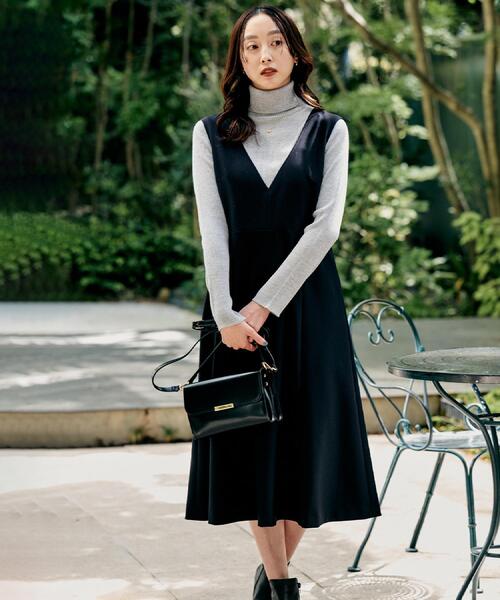 UNTITLED(アンタイトル)の「【Aライン/ワンピース】Vネックジャンパースカート(ワンピース・レディース・ブラック/チャコールグレー・00/02/01/03/04/44/48)」の8枚目の写真