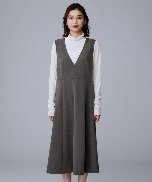 UNTITLED(アンタイトル)の「【Aライン/ワンピース】Vネックジャンパースカート(ワンピース・レディース・ブラック/チャコールグレー・00/02/01/03/04/44/48)」の14枚目の写真