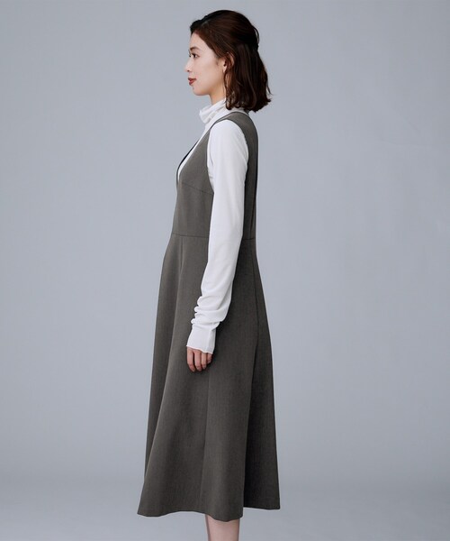 UNTITLED(アンタイトル)の「【Aライン/ワンピース】Vネックジャンパースカート(ワンピース・レディース・ブラック/チャコールグレー・00/02/01/03/04/44/48)」の15枚目の写真