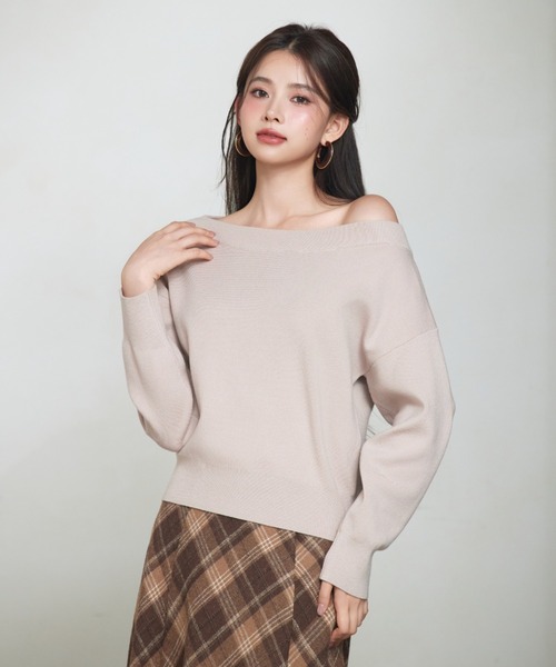 SAISON DE PAPILLON(セゾンドパピヨン)の「オフショルダー 長袖 ニットトッブス(ニット/セーター・レディース・グレー/ブラック/ベージュ/アイボリー/ブルーグレー・L/M)」の5枚目の写真