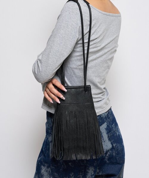 WHO'S WHO gallery（フーズフーギャラリー）の「フリンジレザーショルダーバッグ（ショルダーバッグ・レディース・ブラック/ブラウン・FREE）」の3枚目の写真