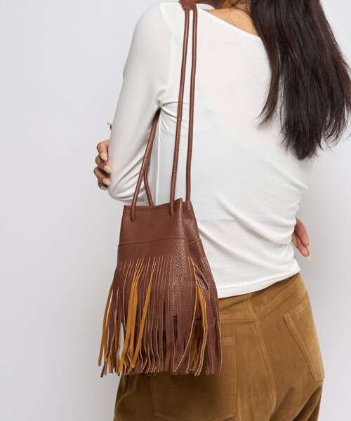 WHO'S WHO gallery（フーズフーギャラリー）の「フリンジレザーショルダーバッグ（ショルダーバッグ・レディース・ブラック/ブラウン・FREE）」の6枚目の写真