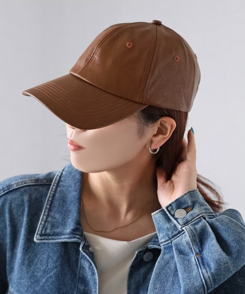 Riberry(リベリー)の「合成皮革キャップ(キャップ・レディース・ブラック/ブラウン・FREE)」の1枚目の写真