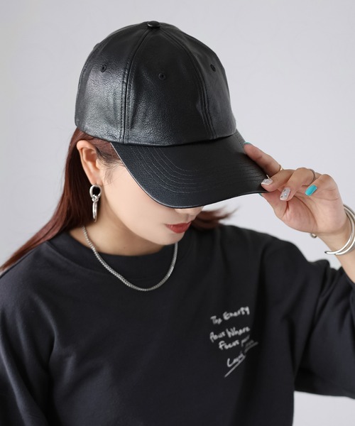 Riberry(リベリー)の「合成皮革キャップ(キャップ・レディース・ブラック/ブラウン・FREE)」の2枚目の写真