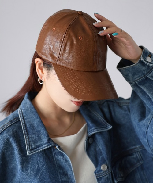 Riberry(リベリー)の「合成皮革キャップ(キャップ・レディース・ブラック/ブラウン・FREE)」の4枚目の写真