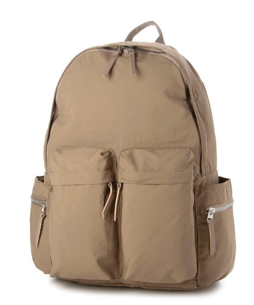 cache cache(カシュ カシュ)の「カシュカシュ cachecache / 10ポケットナイロンリュック(バックパック/リュック・レディース・ベージュ系その他/ダークグレー/ブラック・FREE)」の3枚目の写真
