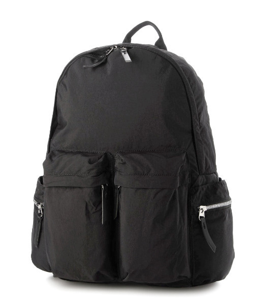 cache cache(カシュ カシュ)の「カシュカシュ cachecache / 10ポケットナイロンリュック(バックパック/リュック・レディース・ベージュ系その他/ダークグレー/ブラック・FREE)」の1枚目の写真