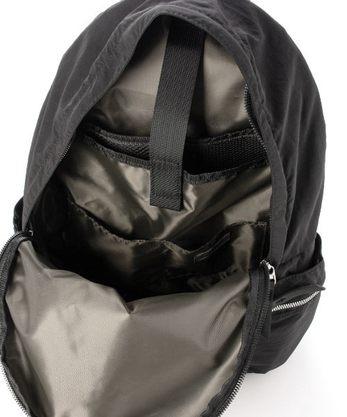 cache cache(カシュ カシュ)の「カシュカシュ cachecache / 10ポケットナイロンリュック(バックパック/リュック・レディース・ベージュ系その他/ダークグレー/ブラック・FREE)」の14枚目の写真