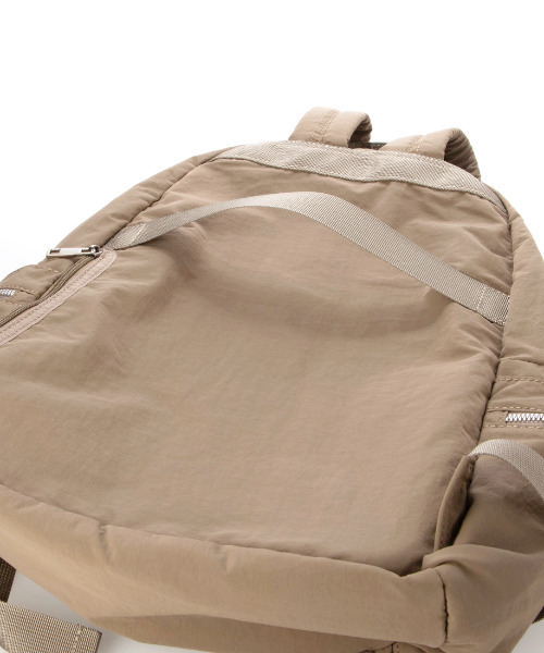 cache cache(カシュ カシュ)の「カシュカシュ cachecache / 10ポケットナイロンリュック(バックパック/リュック・レディース・ベージュ系その他/ダークグレー/ブラック・FREE)」の10枚目の写真