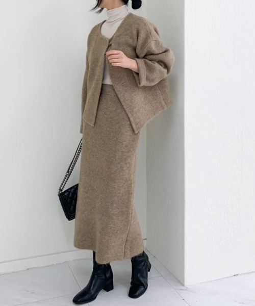 Aelina(エリナ)の「ニットノーカラーカーディガン+スカートセットアップ(セットアップ・レディース・チャコールグレー/ベージュ/ブラック/モカ・F)」の22枚目の写真