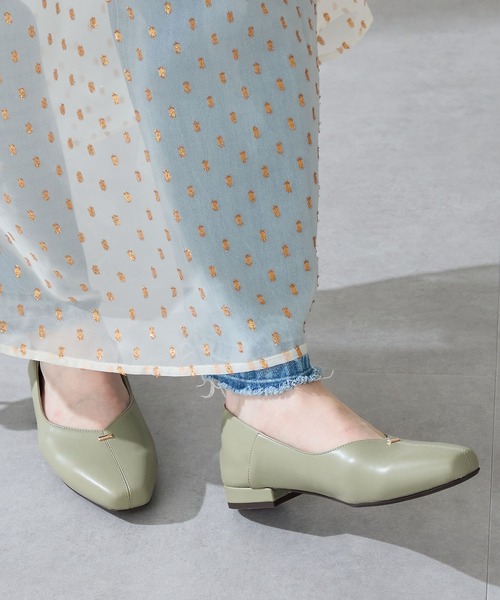 MISCH MASCH(ミッシュマッシュ)の「2025秋冬新作 ゴールドパーツVカット バブーシュ パンプス /51312(パンプス・レディース・ブラック/ブラウン/グリーン・34/35/36/37/38/39/40/41/42/43)」の3枚目の写真